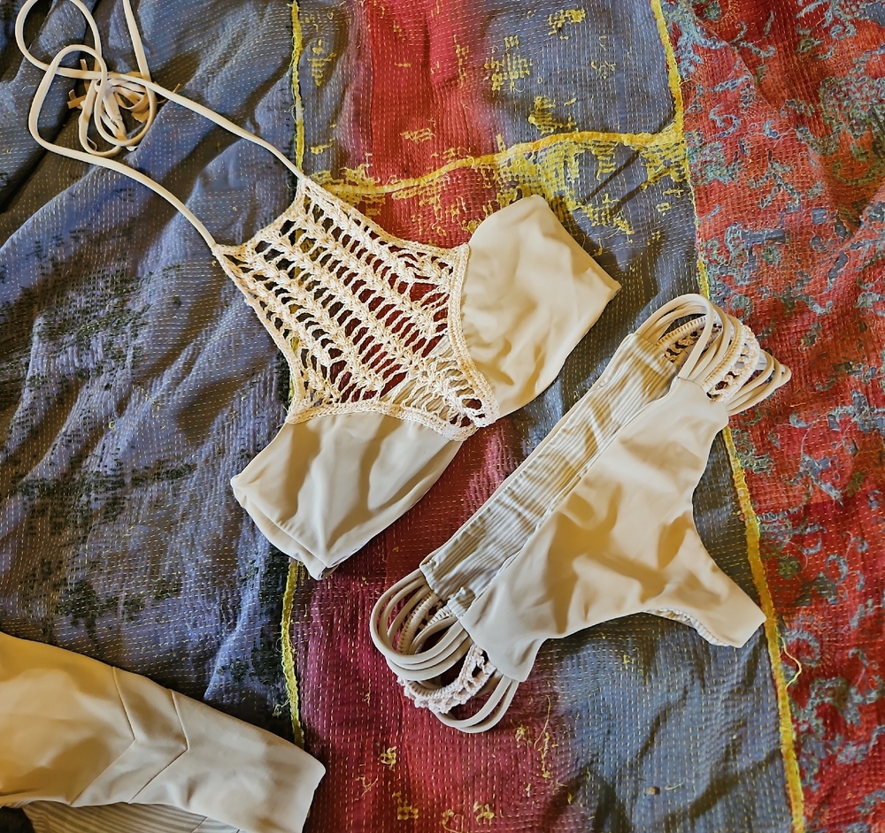 Acacia Cream Crochet Bikini Set 3 pieces 2 bottoms 1 top. Size small